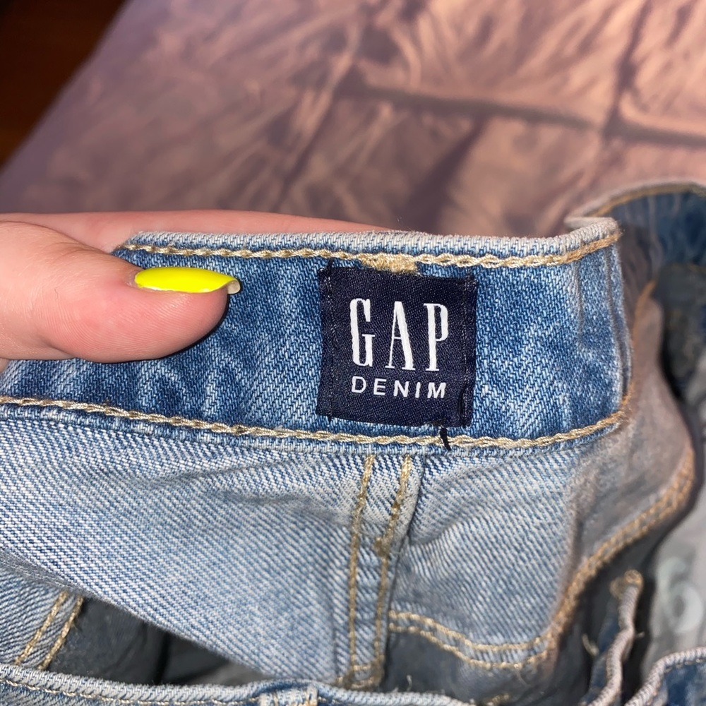 Gap Distressed Jean - Picture 4 of 4